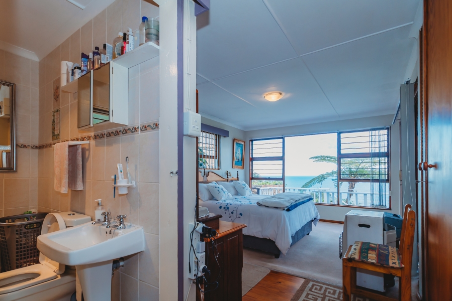 5 Bedroom Property for Sale in Herolds Bay Western Cape
